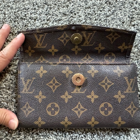 Vintage Louis Vuitton Monogram checkbook size wallet w/checkbook cover - Picture 4 of 6